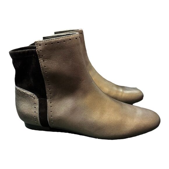 NEW LOGO By Lori Goldstein GABBI Metallic Pewter chelsea Ankle Booties size 7.5 - Picture 3 of 8